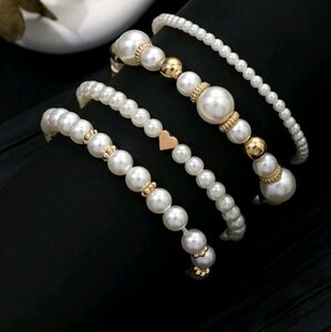 4 pcs Faux pearl bracelets